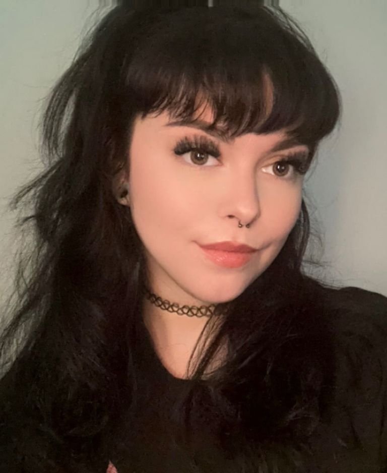 Home 12 Alex Headshot Assistant